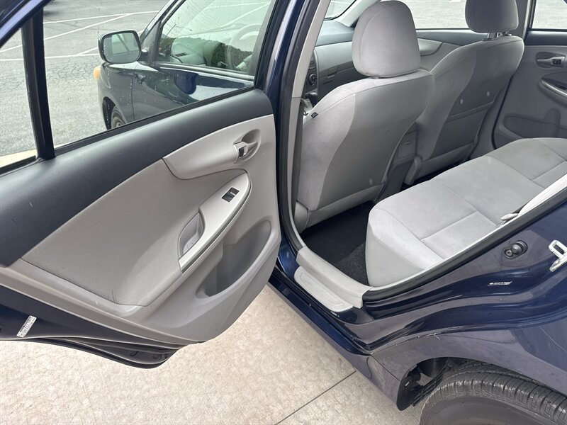 Used 2011 Toyota Corolla LE FWD image 31