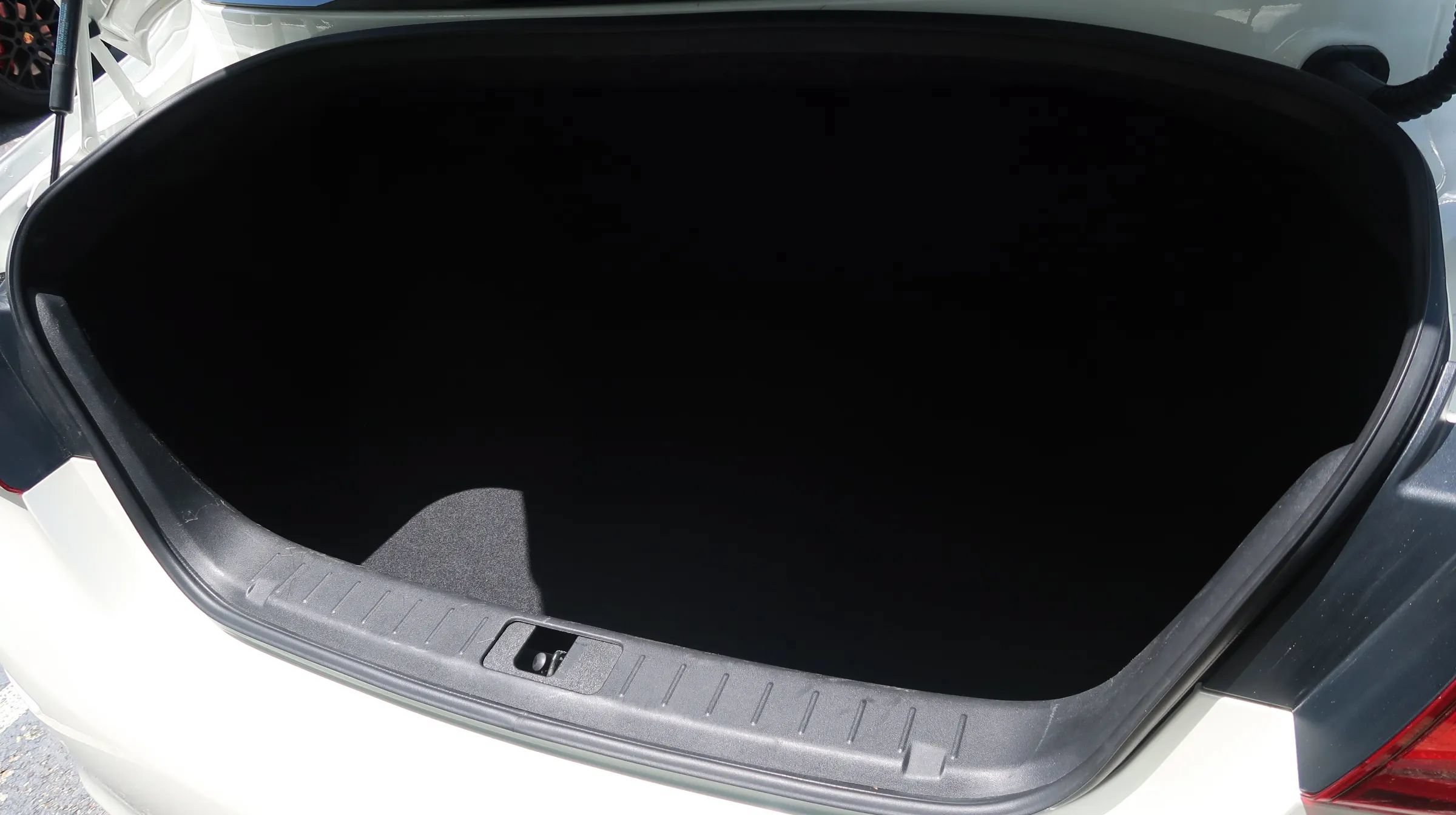 Used 2019 INFINITI Q70 Luxe w/ Sport Package RWD image 17