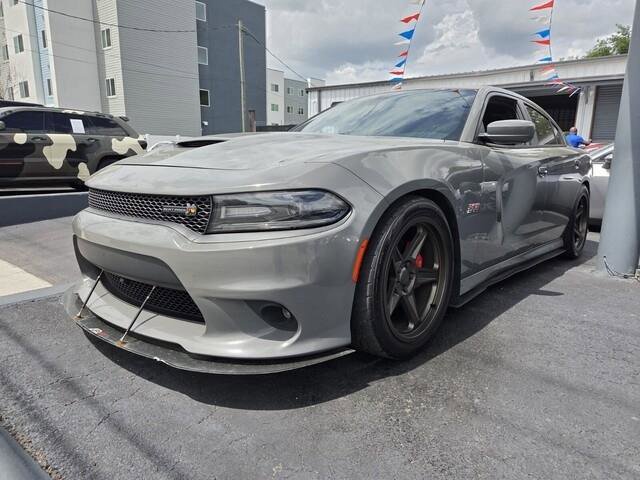 Used 2017 Dodge Charger R/T Scat Pack w/ Beats Audio Group RWD image 3
