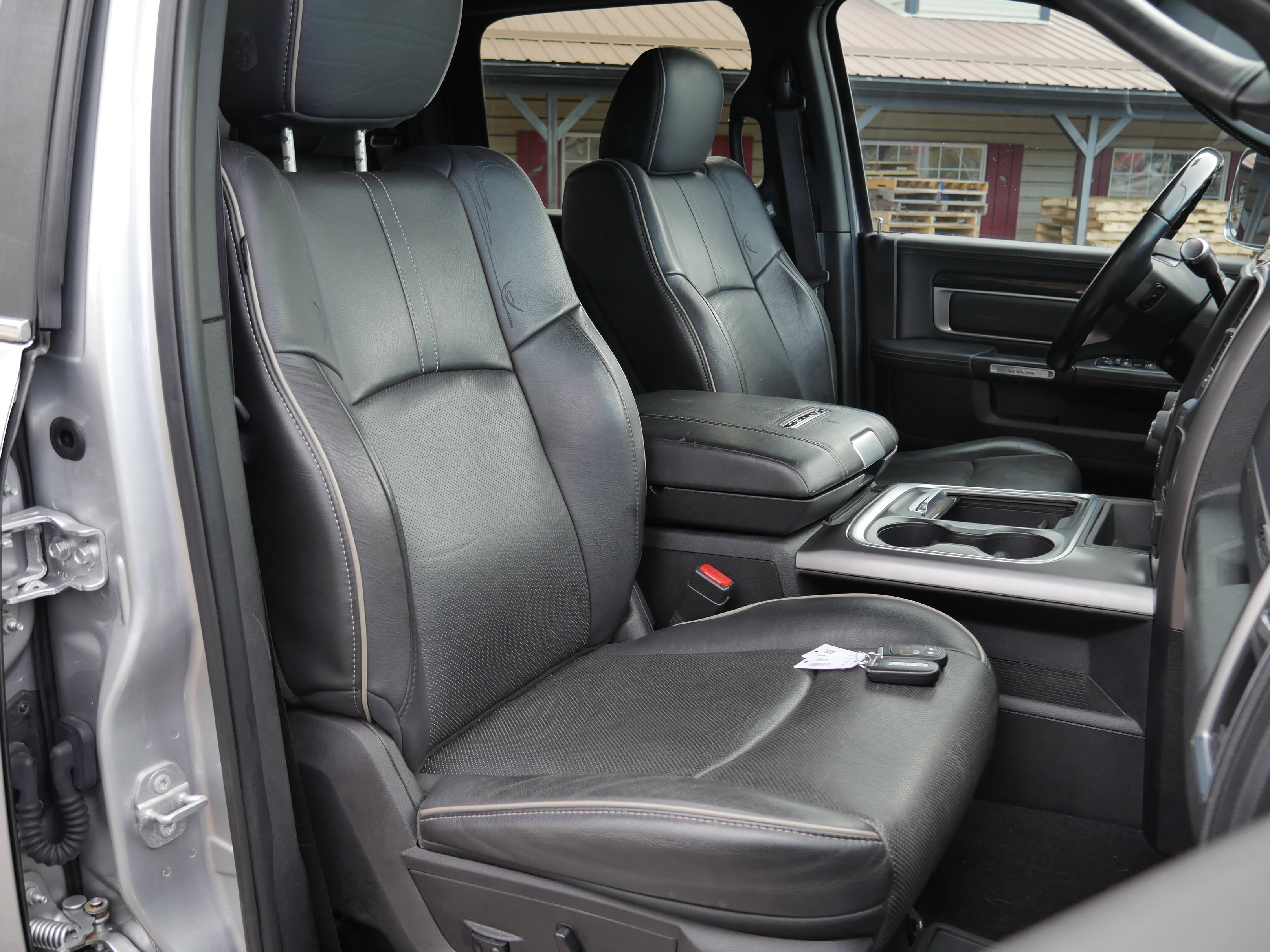 Used 2016 RAM 2500 Limited image 28