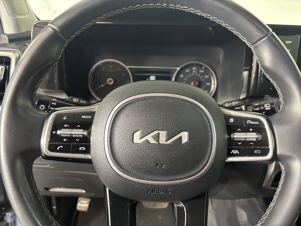 Used 2023 Kia Sorento S w/ Panoramic Sunroof Package FWD image 11