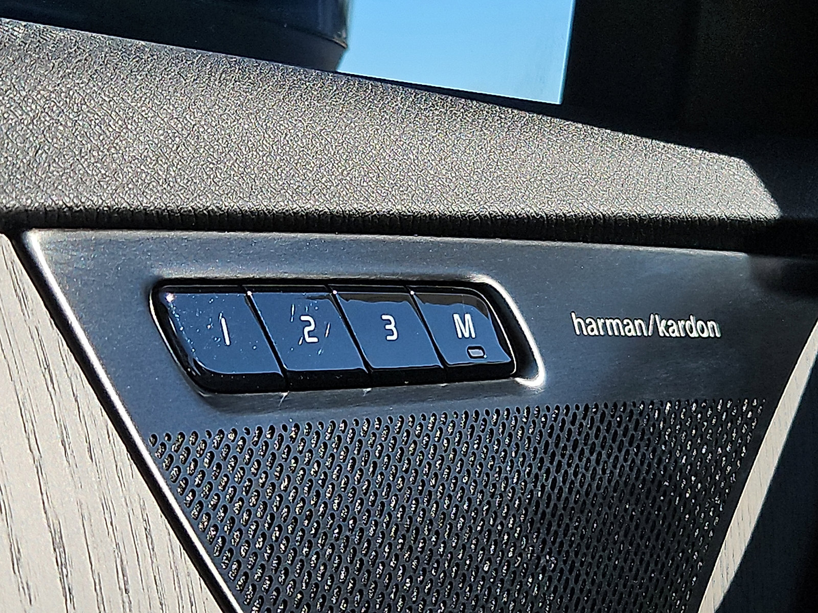 Certified 2024 Volvo XC90 B6 Plus w/ Protection Package Premier image 25