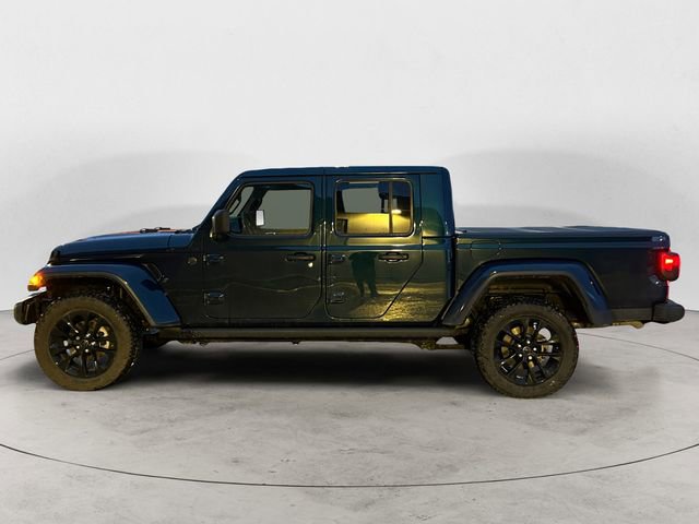 Used 2025 Jeep Gladiator Sport image 2