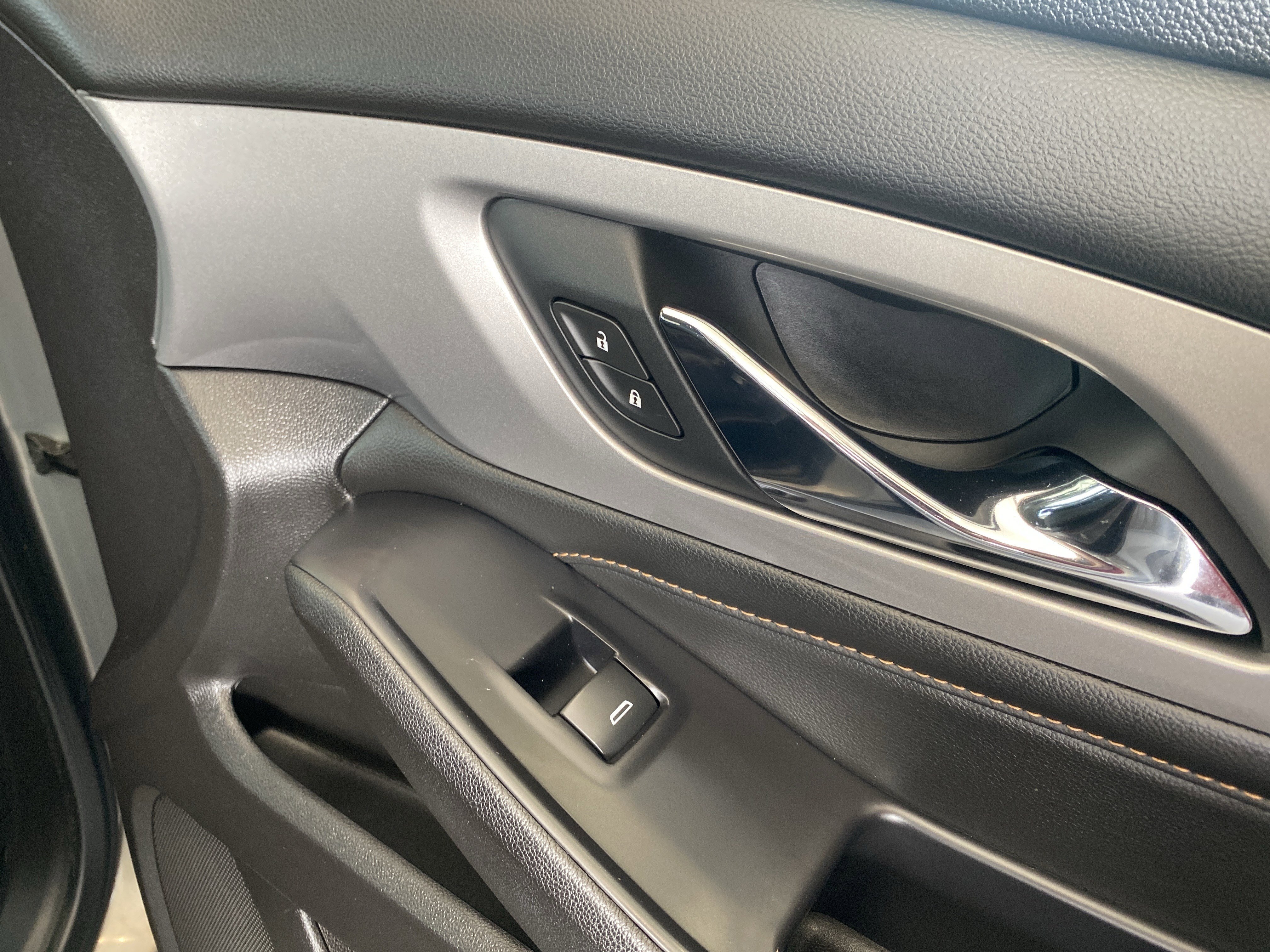 Used 2018 Chevrolet Traverse LT image 29