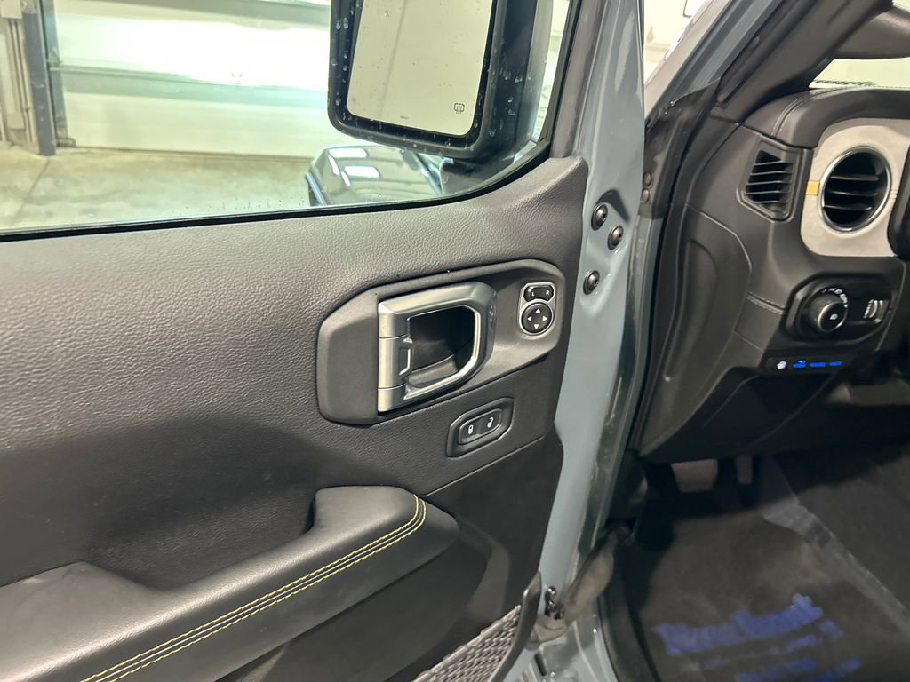 Used 2025 Jeep Wrangler Unlimited Sahara AWD/4WD image 15