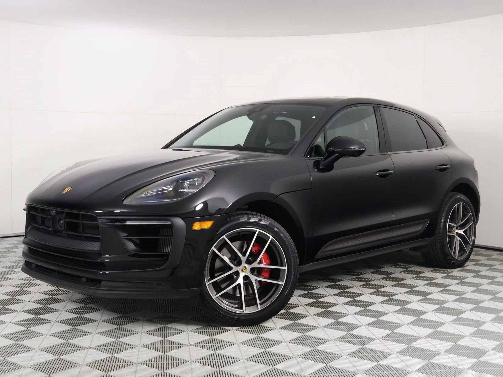 Certified 2024 Porsche Macan S AWD/4WD image 35