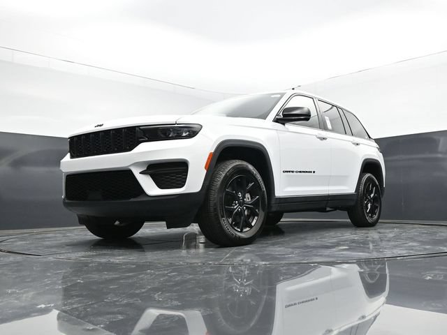 Used 2025 Jeep Grand Cherokee Altitude AWD/4WD image 49