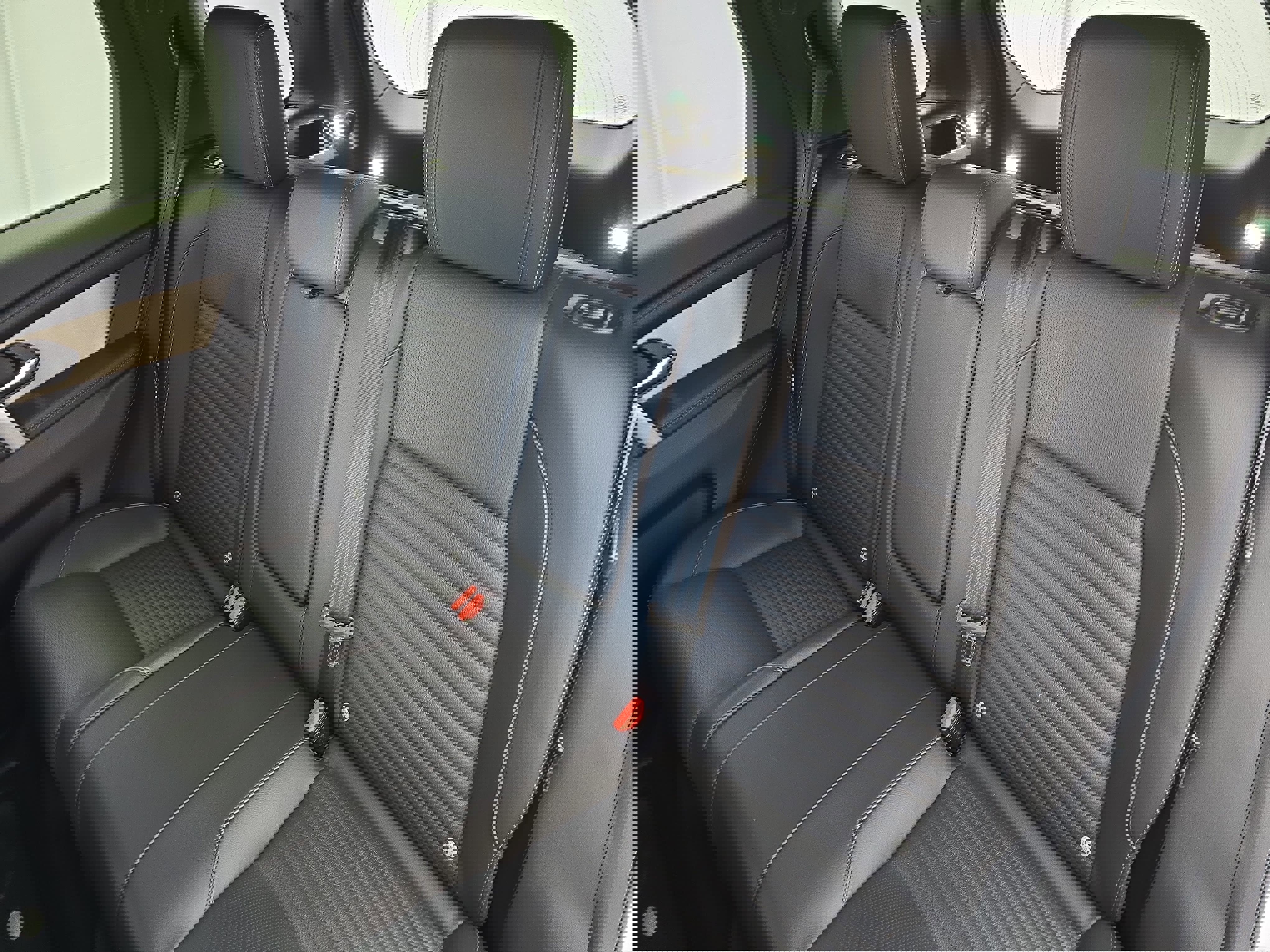 Used 2024 Land Rover Discovery Sport Dynamic SE image 14