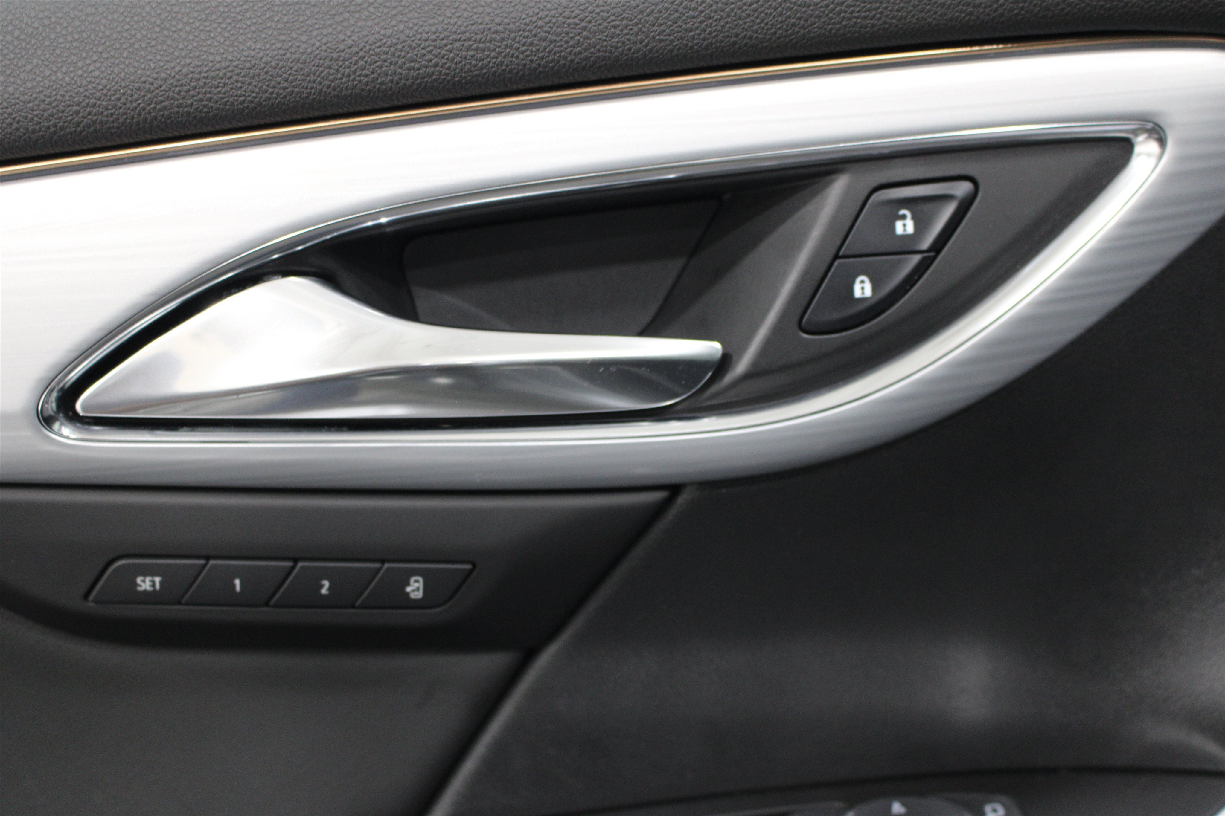 Used 2025 Buick Envision Avenir AWD/4WD image 8