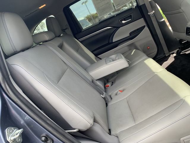 Used 2017 Toyota Highlander Limited FWD image 12