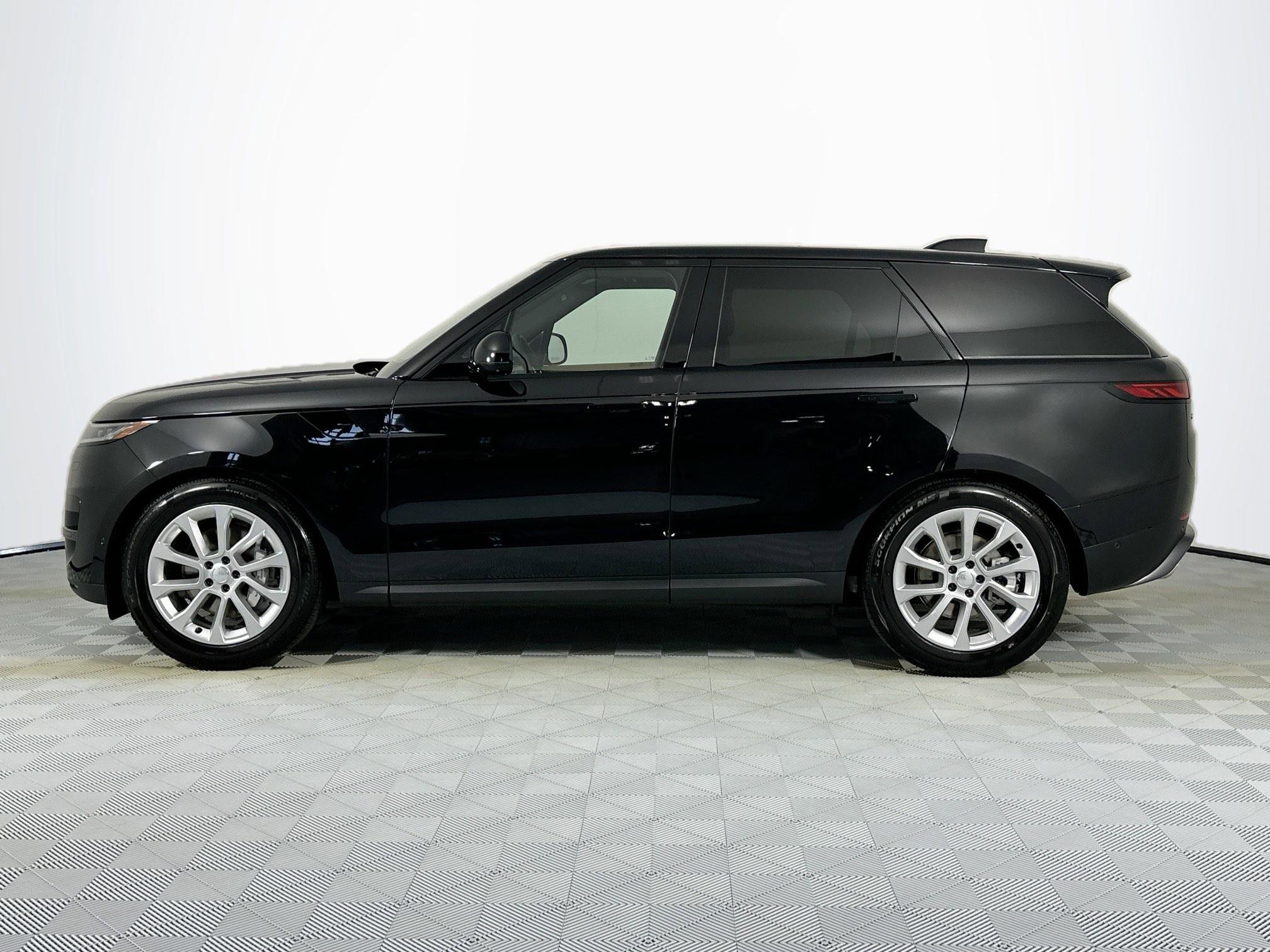 Used 2025 Land Rover Range Rover Sport SE image 8