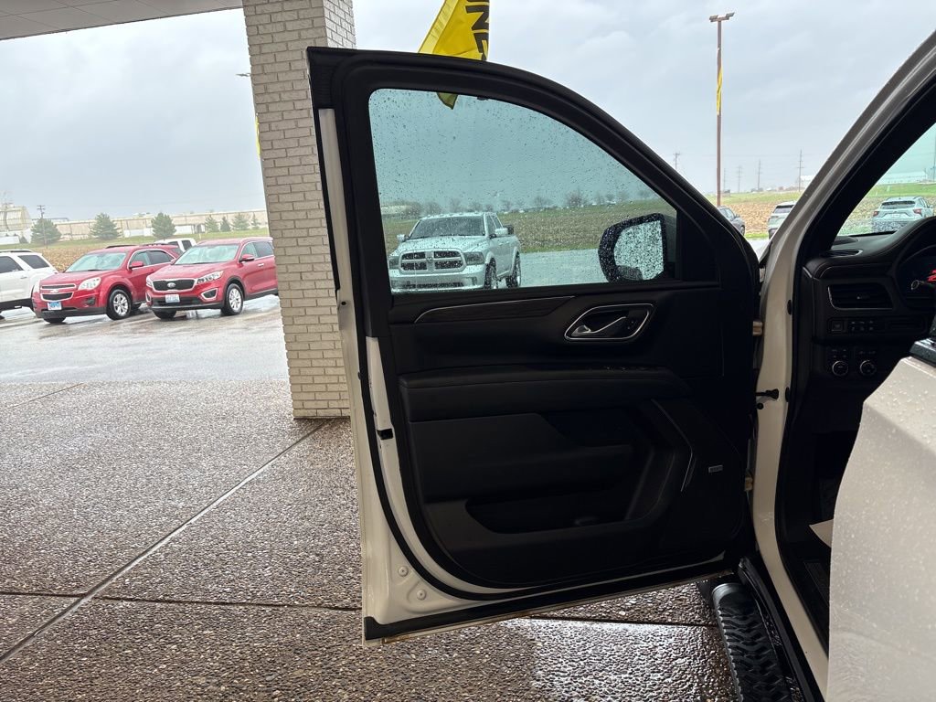 Used 2023 Chevrolet Tahoe Z71 w/ Luxury Package image 28