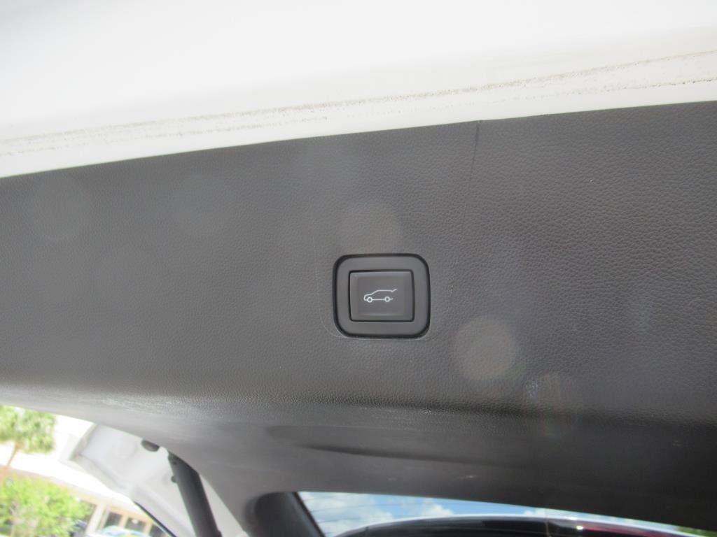 Certified 2023 Chevrolet Traverse LT image 31