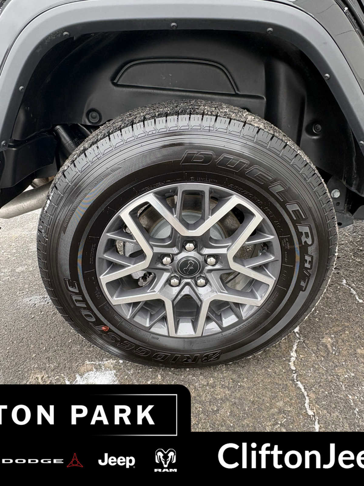 Certified 2025 Jeep Wrangler Sahara image 28