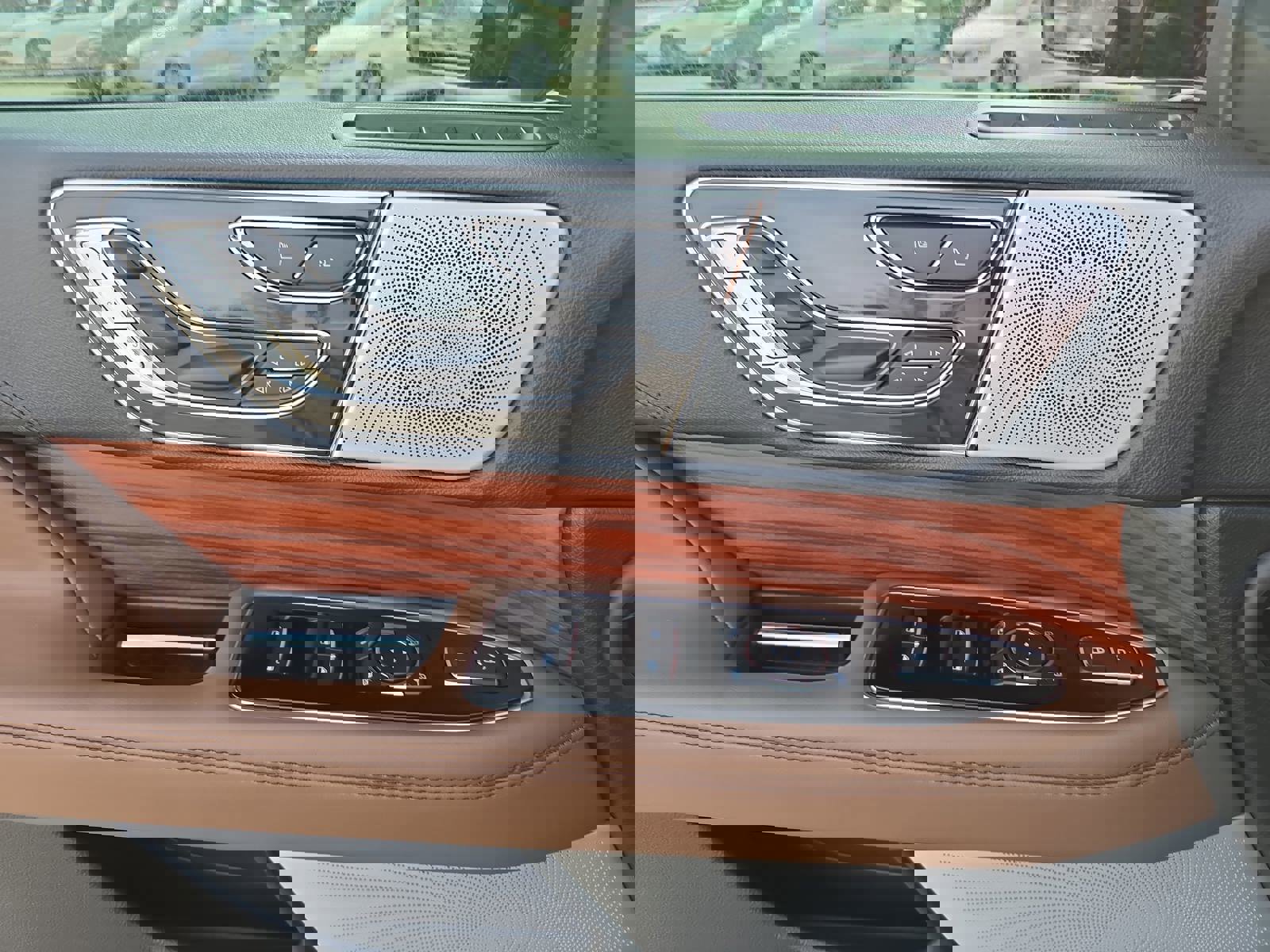 Used 2024 Lincoln Navigator Reserve image 30