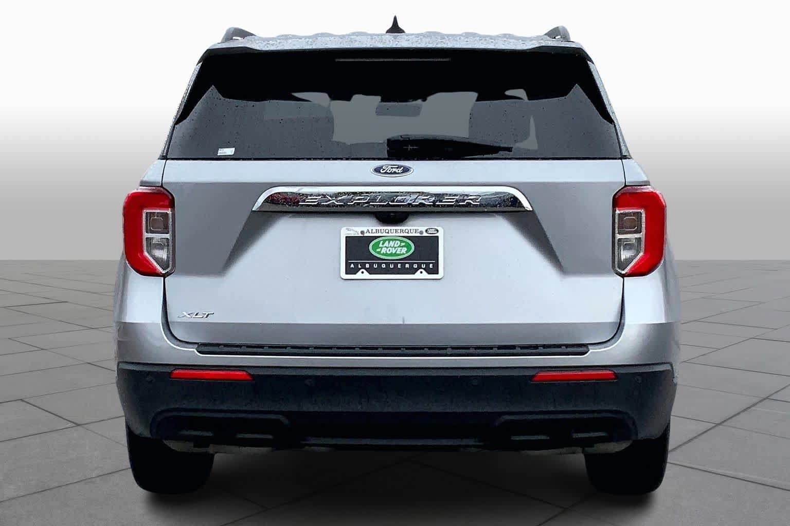 Used 2023 Ford Explorer XLT image 5