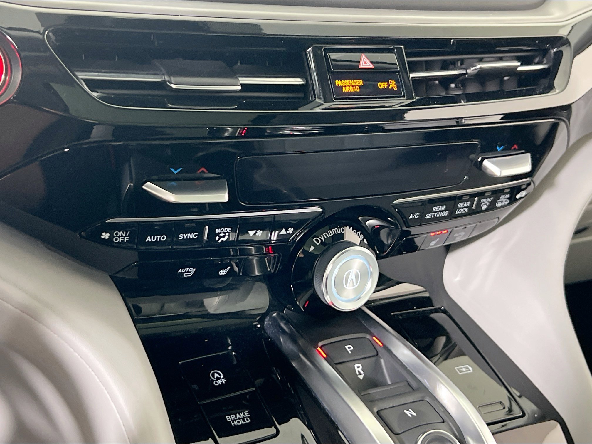 Used 2023 Acura MDX SH-AWD w/ Technology Package image 16