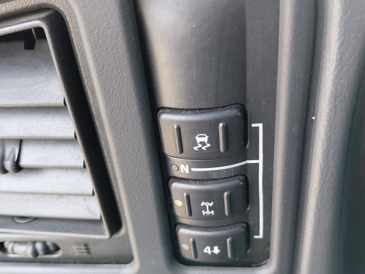 Used 2004 Chevrolet Suburban LT w/ Preferred Equipment Group image 34