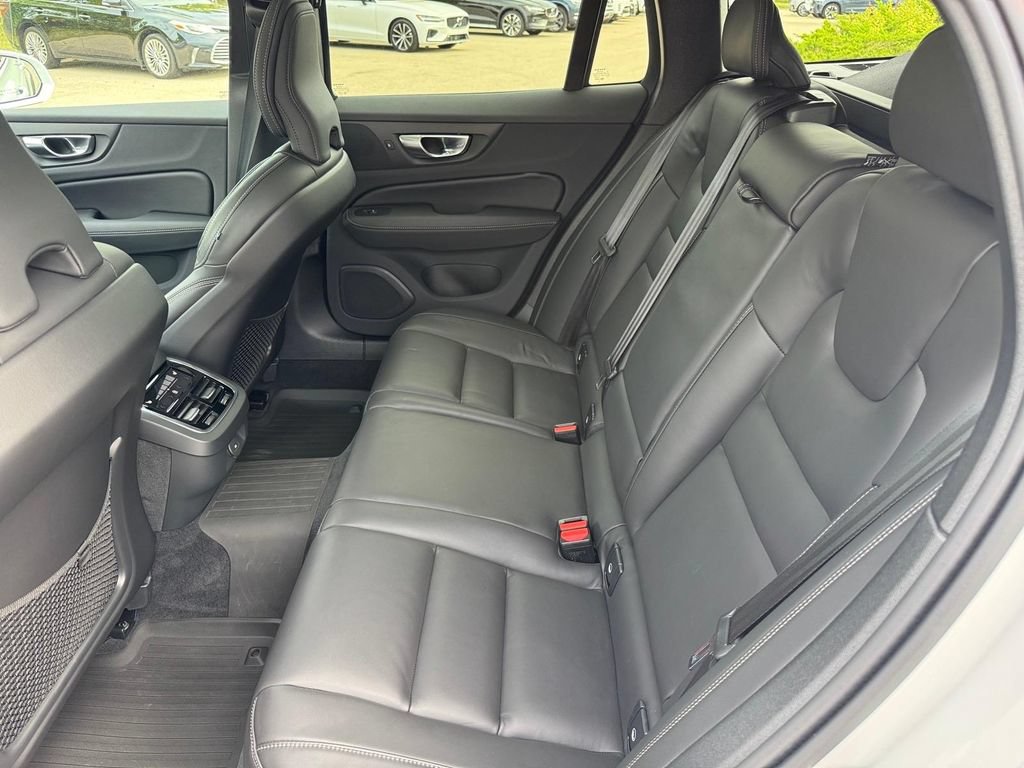Certified 2025 Volvo V60 B5 Cross Country Ultra AWD/4WD image 9