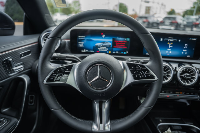 Used 2025 Mercedes-Benz CLA 250 4MATIC image 31