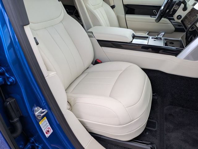 New 2025 Land Rover Range Rover Long Wheelbase Autobiography image 18