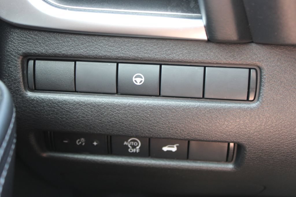 Used 2024 Nissan Rogue SV AWD/4WD image 41