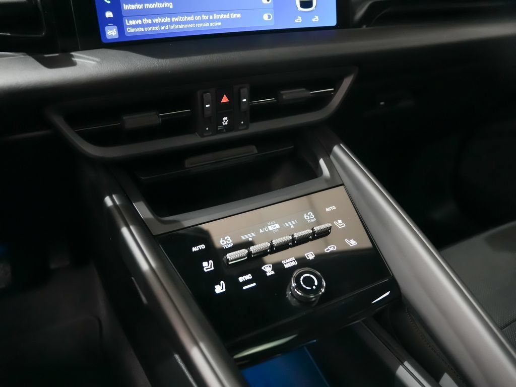 Certified 2025 Porsche Macan Electric RWD image 32
