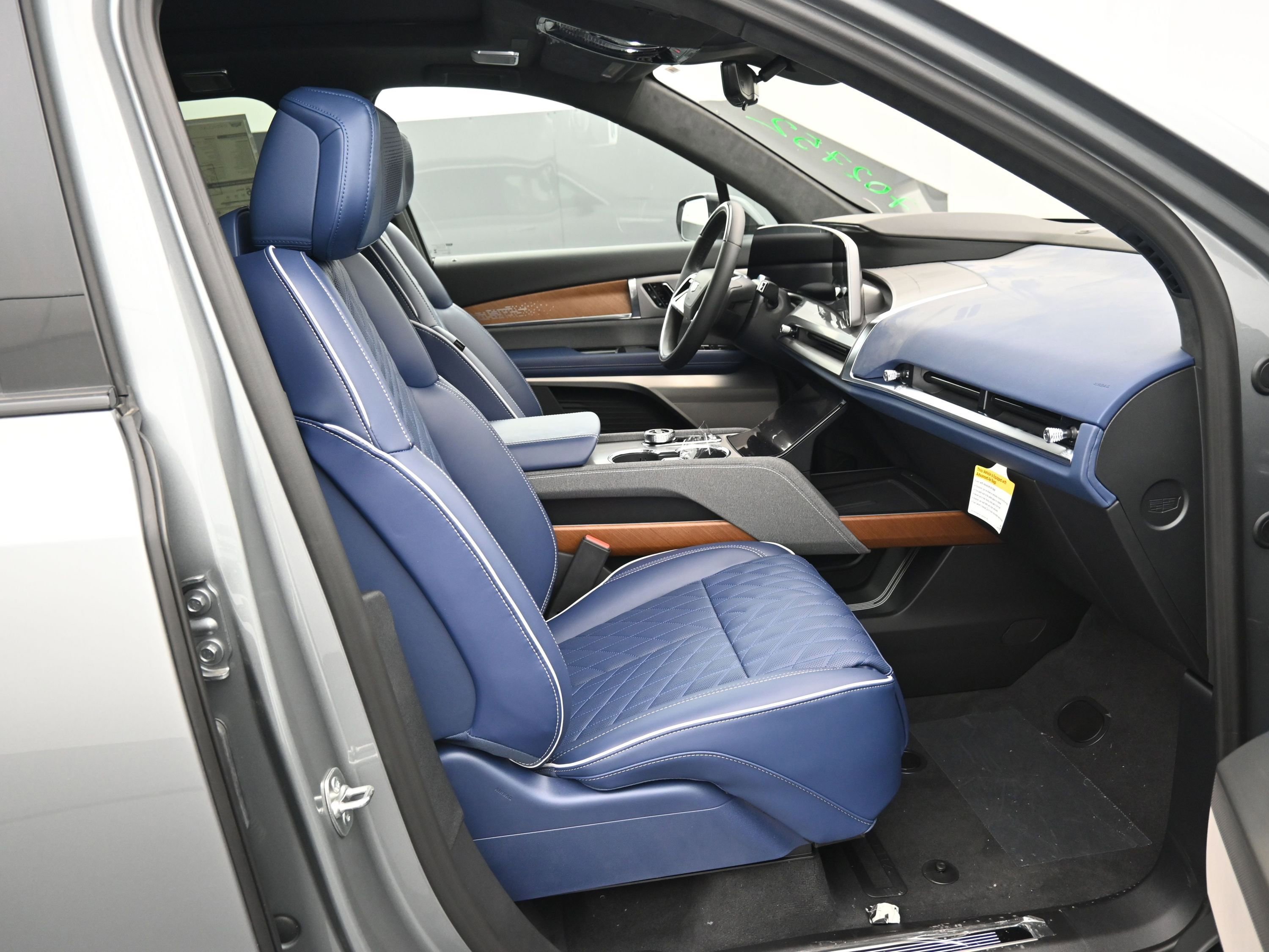 New 2026 Cadillac Vistiq Premium Luxury w/ LPO, Floor Liner Package image 13