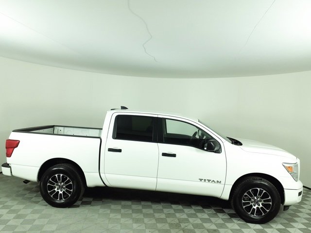 Used 2023 Nissan Titan SV image 12