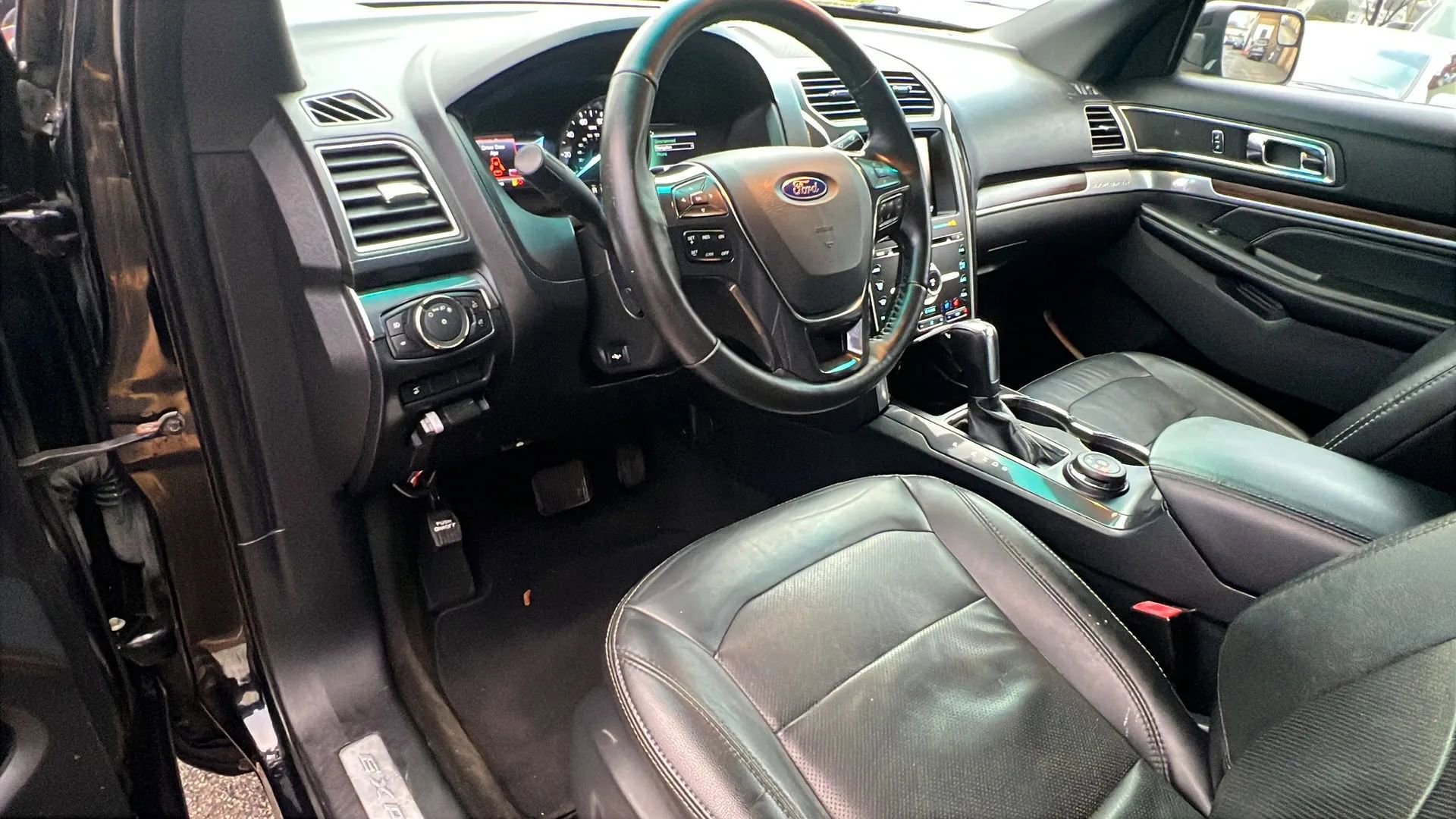 Used 2016 Ford Explorer Limited image 24