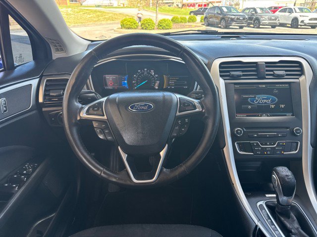 Used 2016 Ford Fusion SE FWD image 8