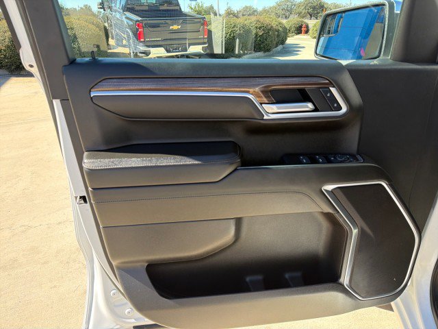 Used 2025 Chevrolet Silverado 1500 LT image 4