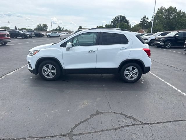 Used 2020 Chevrolet Trax LT w/ Sun & Sound Package FWD image 1