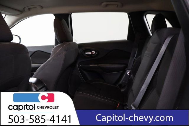 Used 2016 Jeep Cherokee Latitude w/ Cold Weather Group image 30