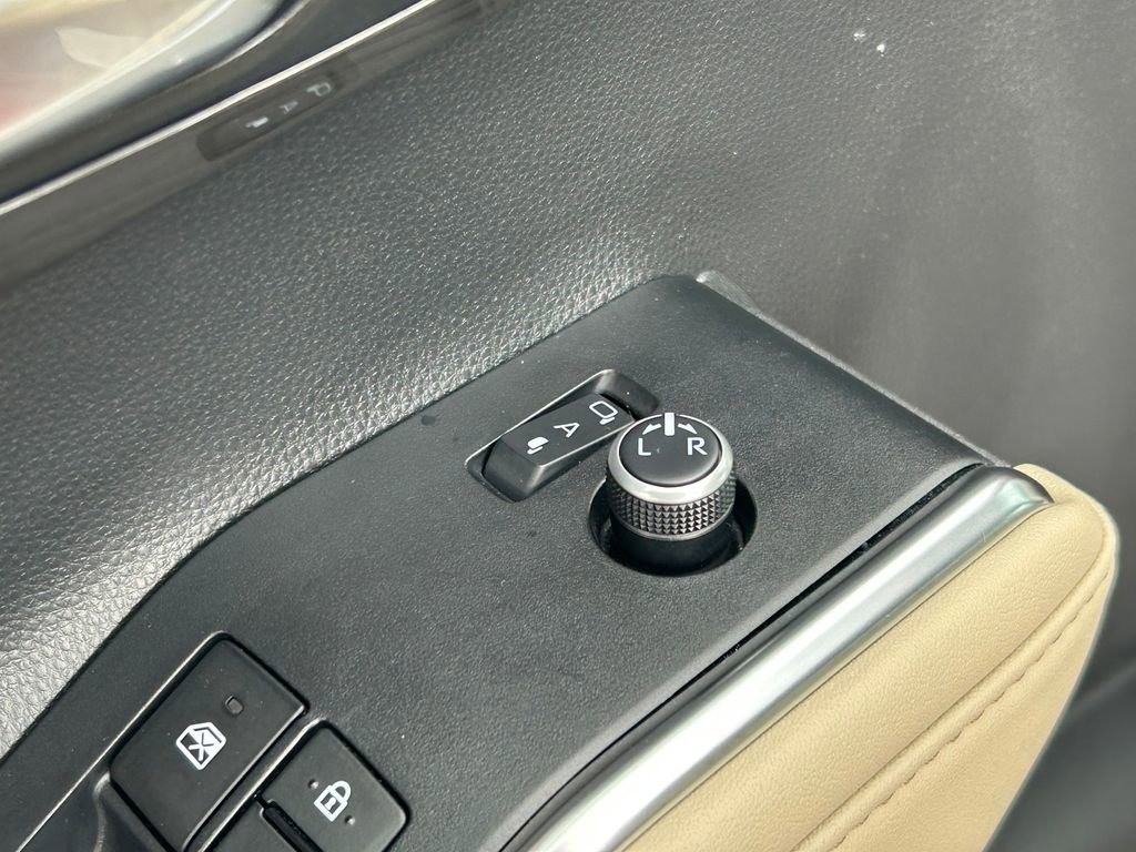 Used 2023 Toyota Highlander Platinum image 29