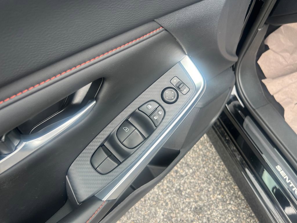 New 2025 Nissan Sentra SR image 12