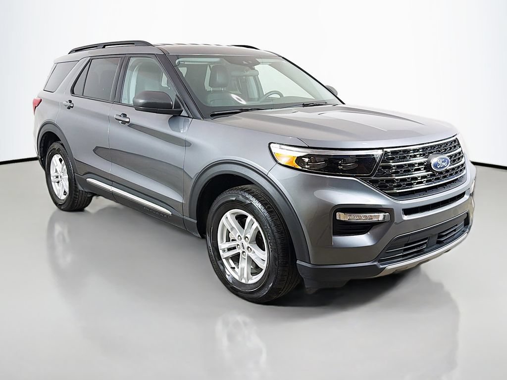 Used 2024 Ford Explorer XLT w/ Equipment Group 202A AWD/4WD image 2