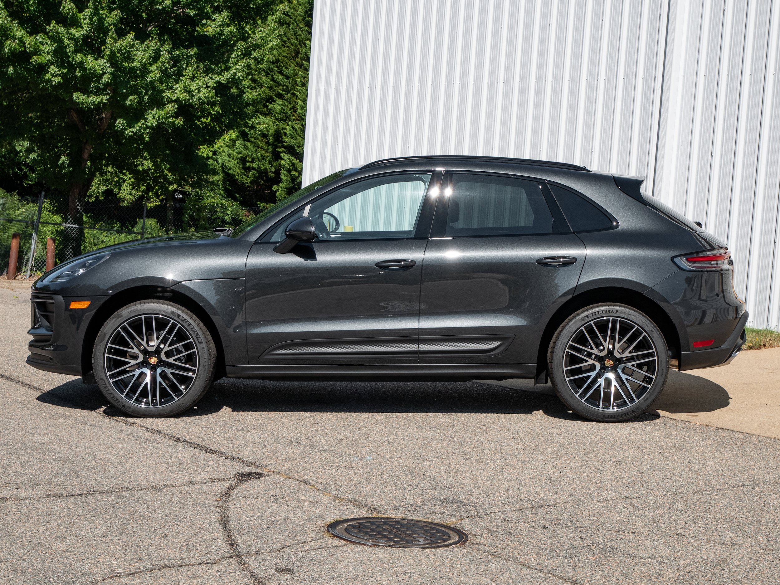 Certified 2026 Porsche Macan AWD/4WD image 2