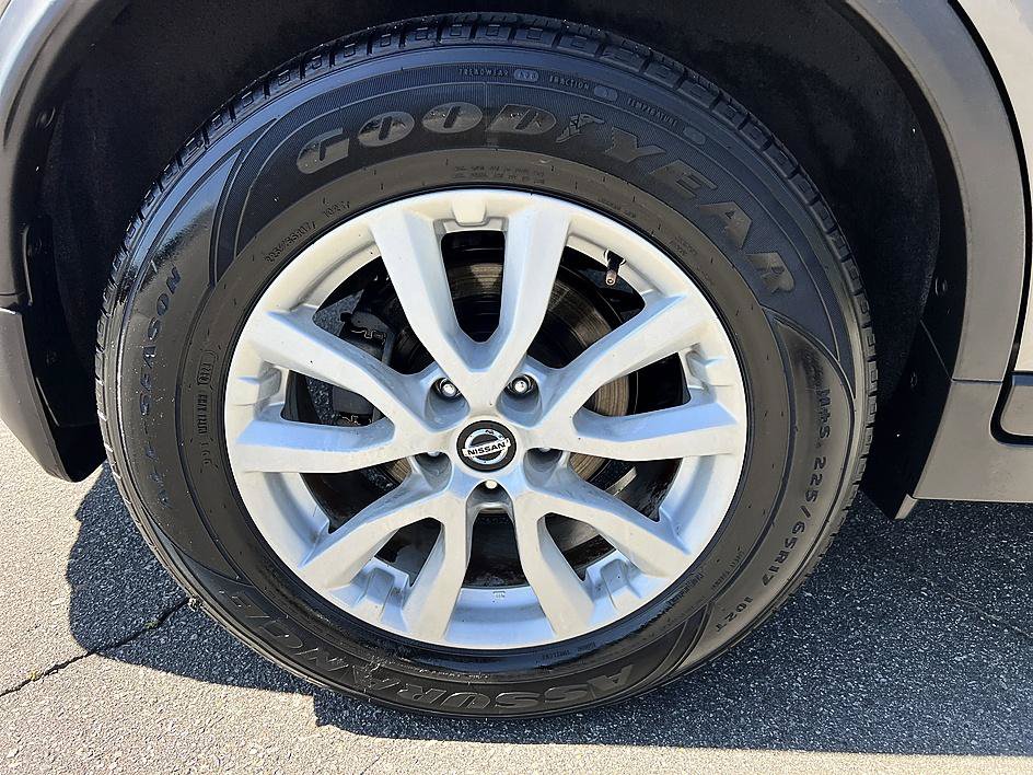 Used 2020 Nissan Rogue SV FWD image 11