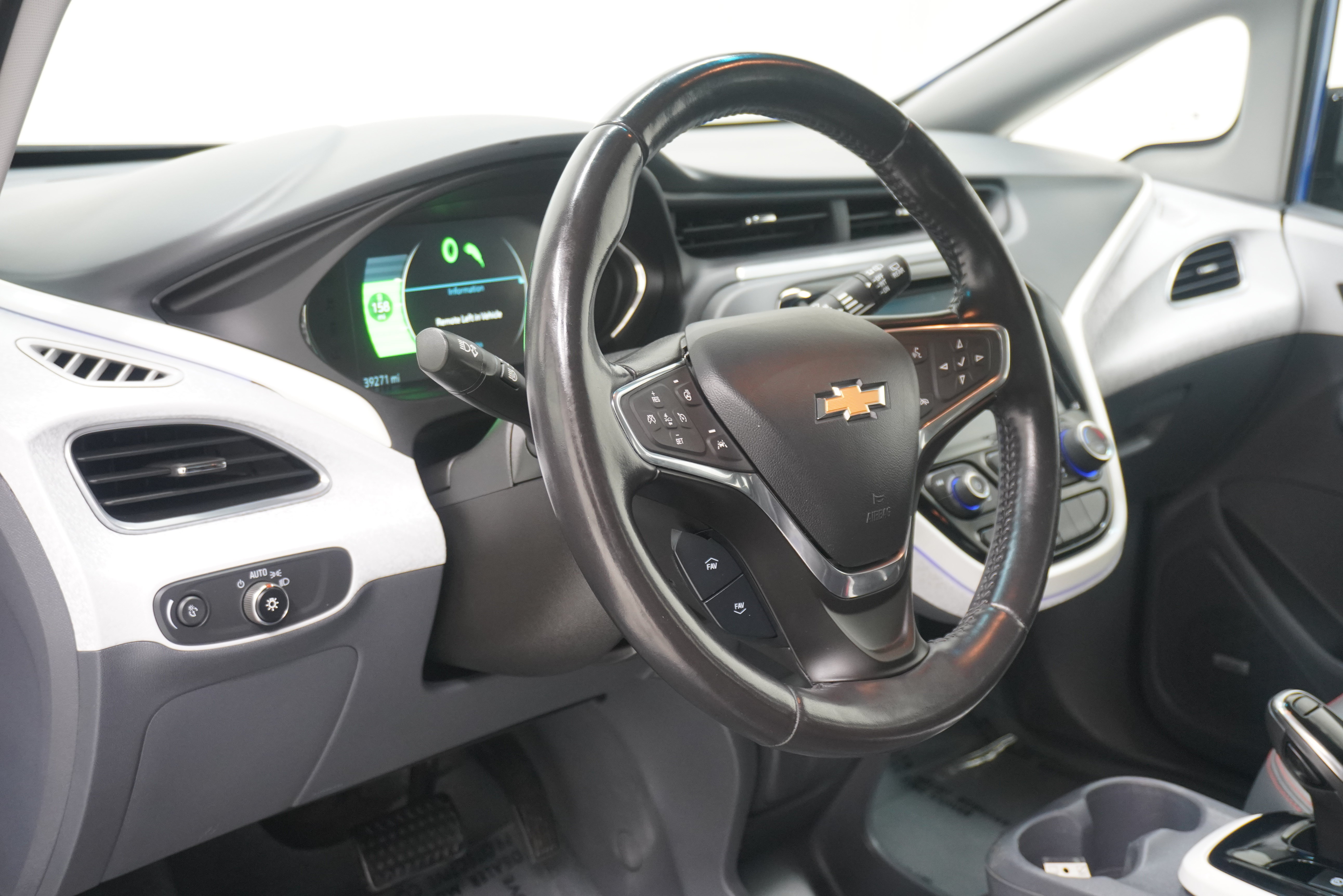 Used 2020 Chevrolet Bolt Premier w/ Infotainment Package FWD image 10