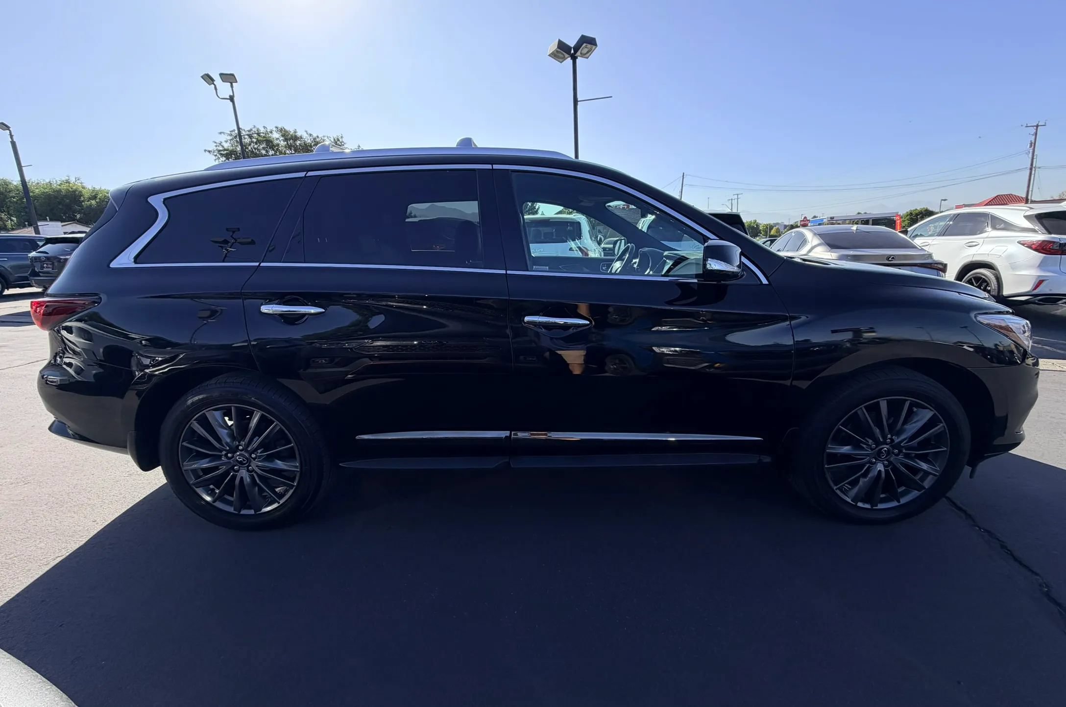 Used 2020 INFINITI QX60 Luxe w/ Edition 30 Essential Package AWD/4WD image 3