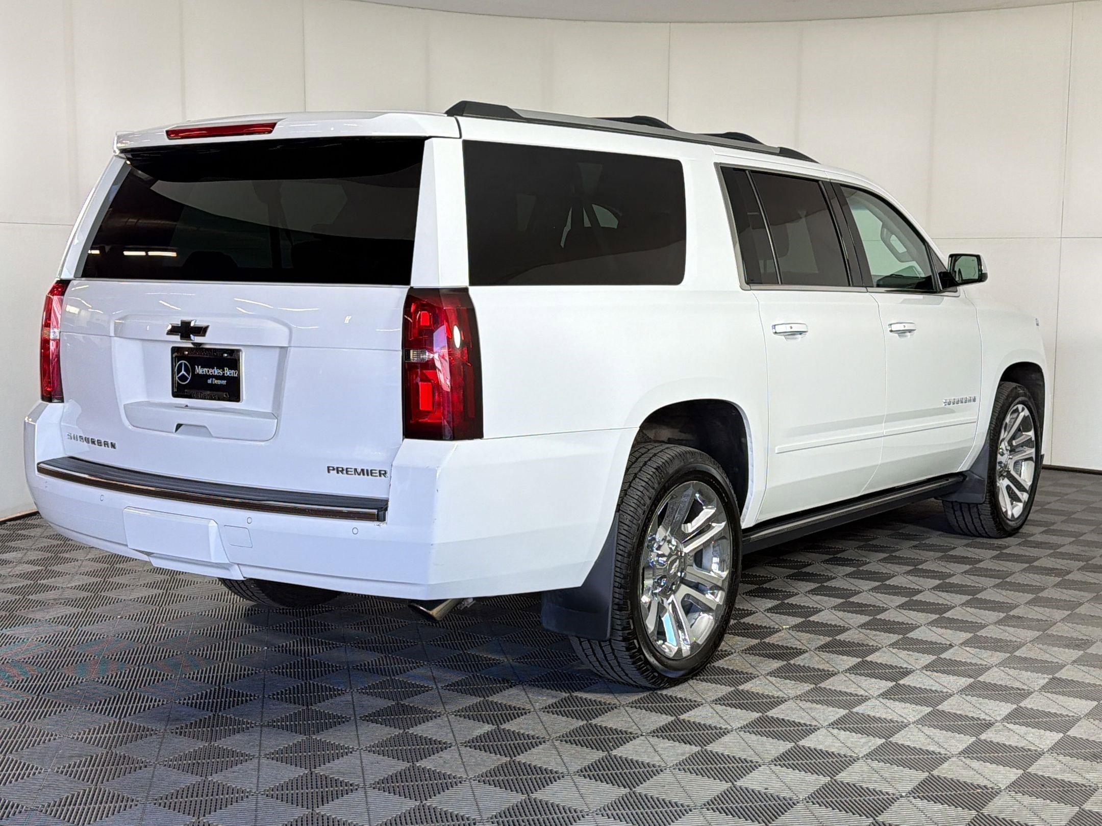 Used 2019 Chevrolet Suburban Premier w/ Premier Plus Edition AWD/4WD image 9