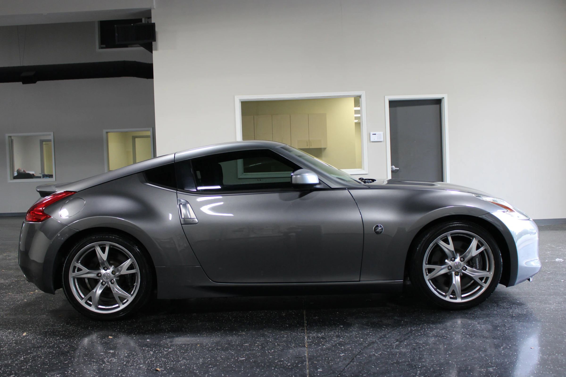 Used 2012 Nissan 370Z Coupe w/ Sport Pkg RWD image 3
