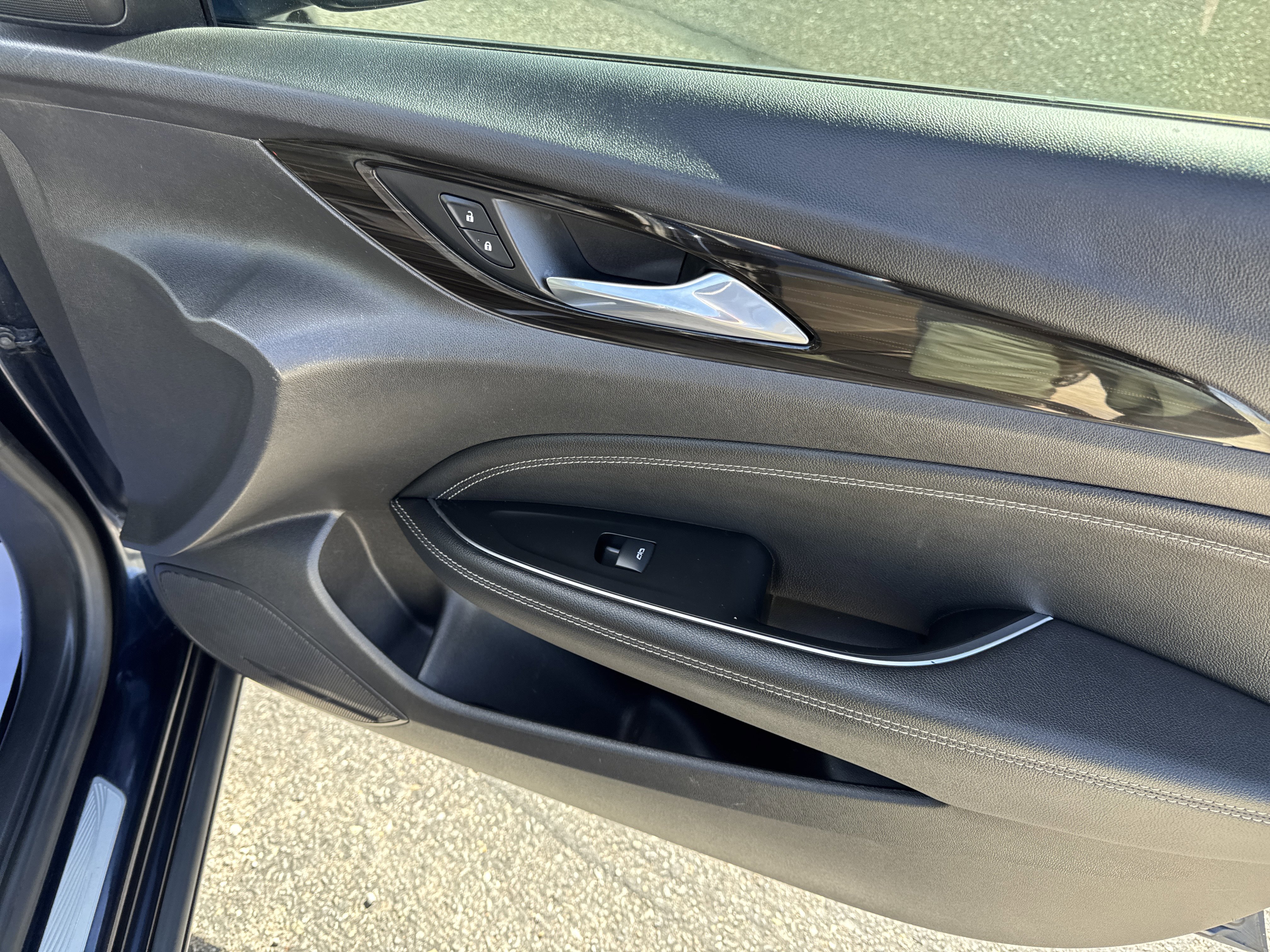 Used 2018 Buick Regal Preferred image 16