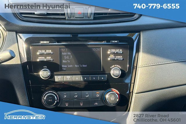 Used 2017 Nissan Rogue S image 9