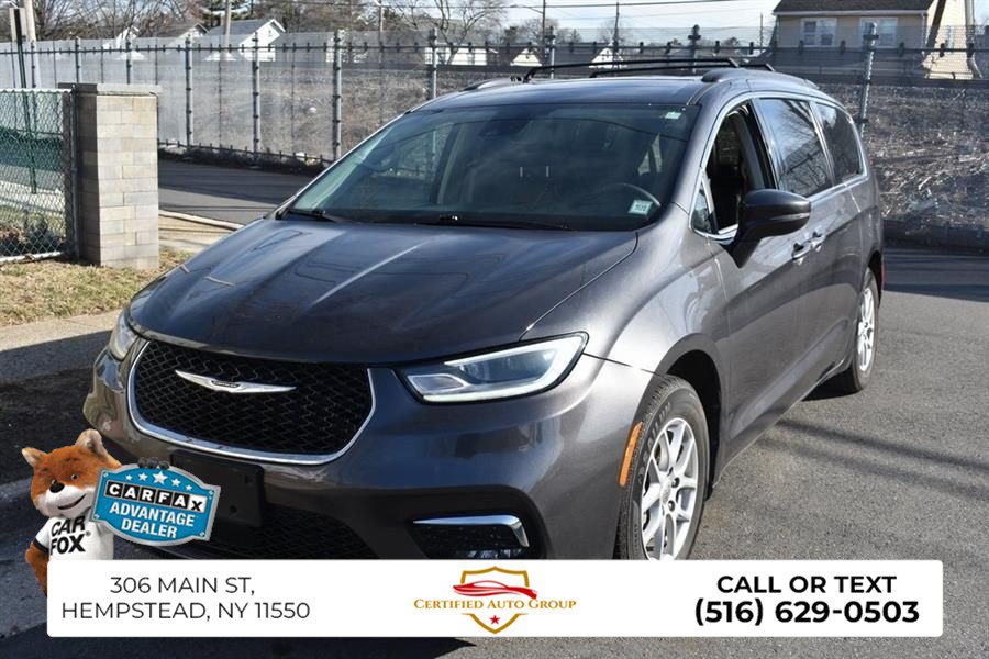 Used 2025 Chrysler Pacifica Select FWD image 2