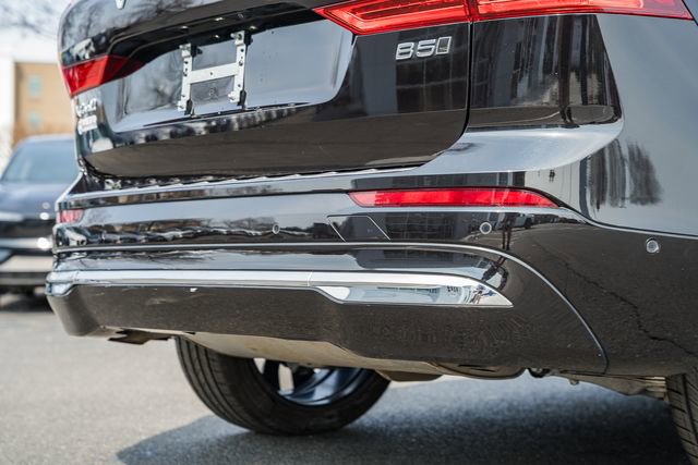 Used 2023 Volvo XC60 B5 Ultimate w/ Climate Package image 9