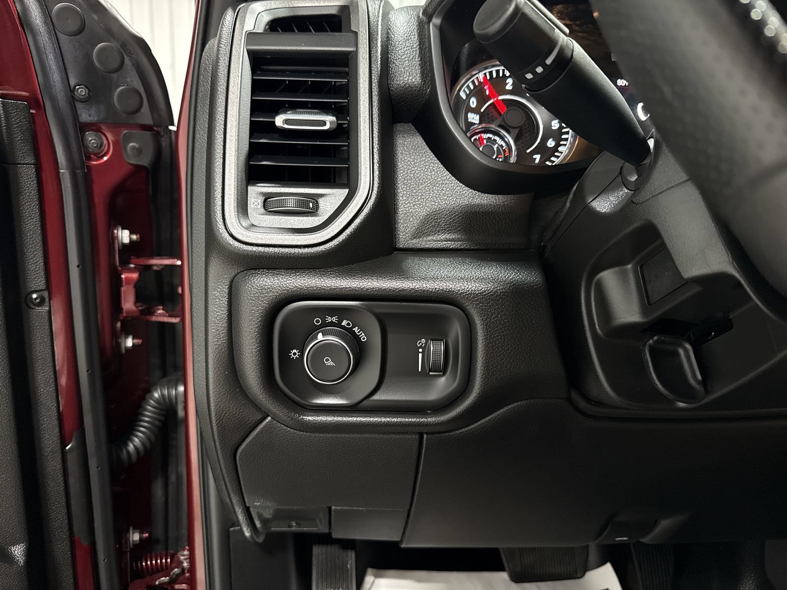 Used 2024 RAM 2500 Tradesman w/ Chrome Appearance Group AWD/4WD image 18