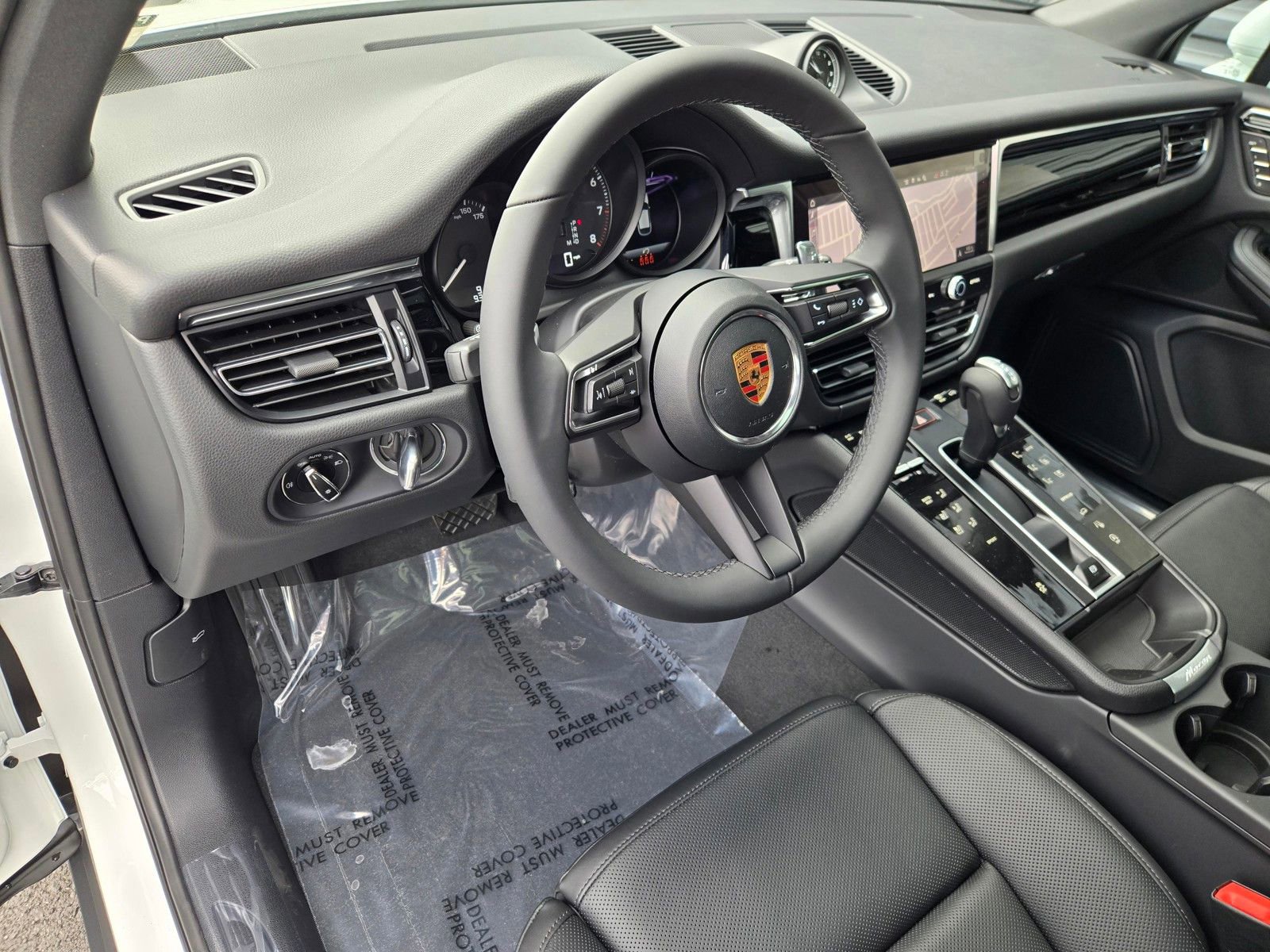 New 2026 Porsche Macan AWD/4WD image 4