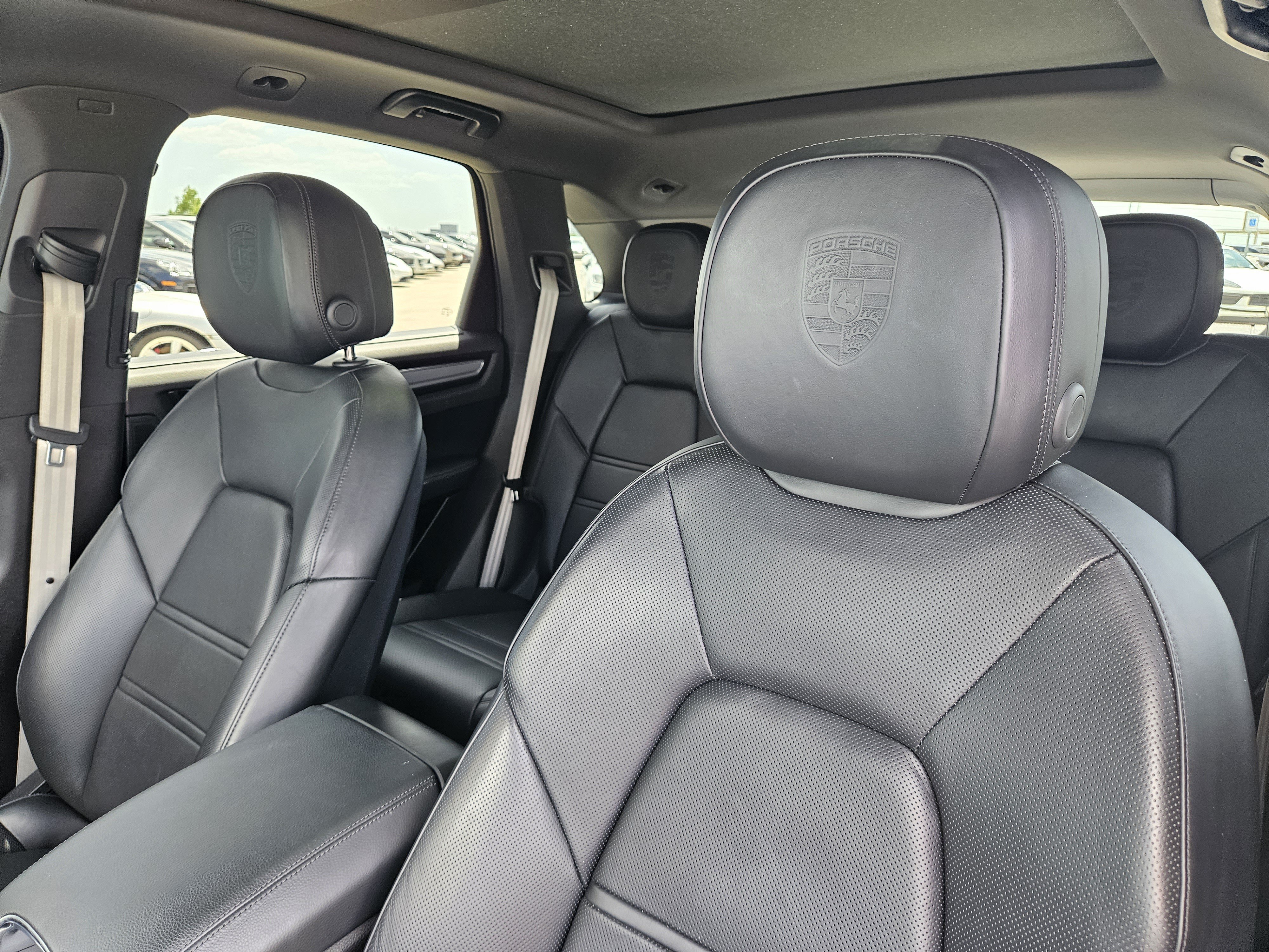 Certified 2023 Porsche Cayenne Platinum Edition AWD/4WD image 6